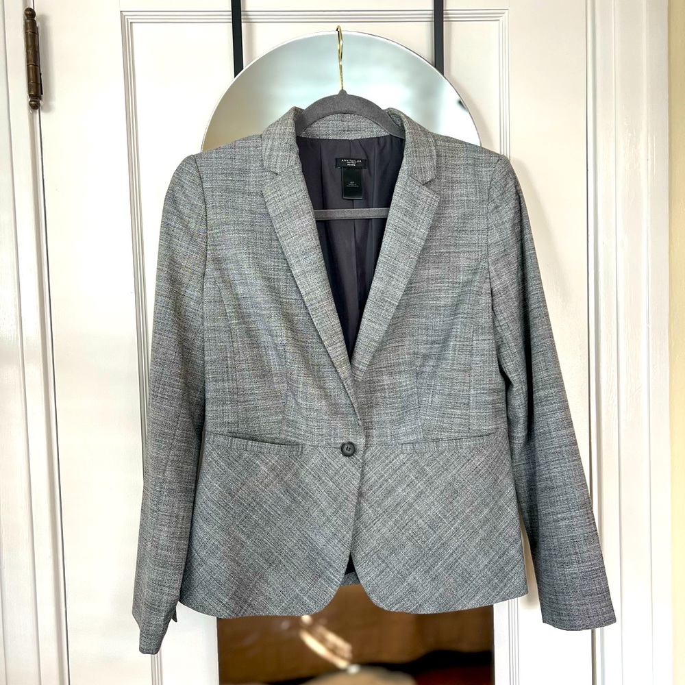 Ann Taylor Grey Suit, Size 6P blazer, size 4 pants.